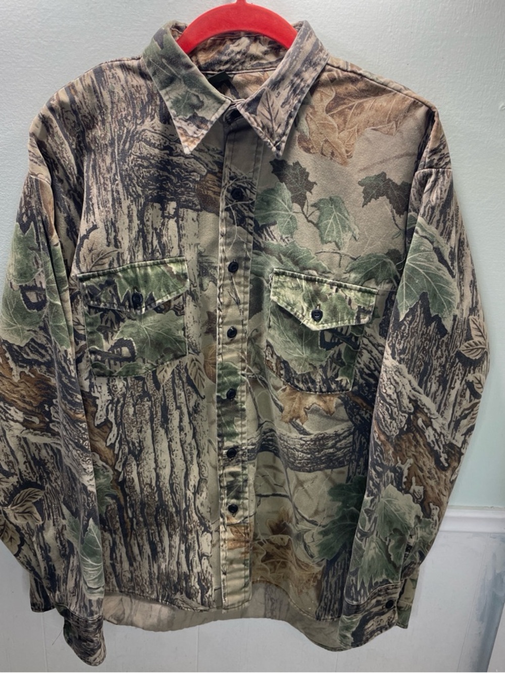 Realtree Men's Camouflage Button-Up Shirt Jacket in Green and Brown